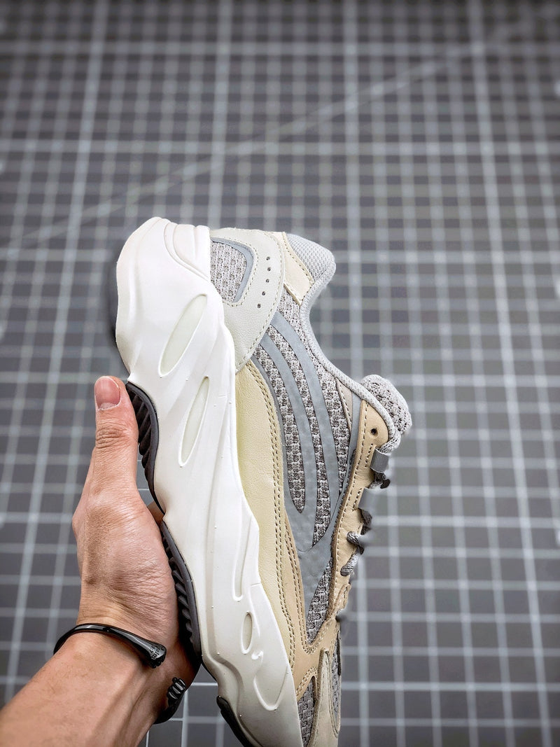 Tênis Adidas Yeezy Boost 700 V2 Cream - Rei da Pelada