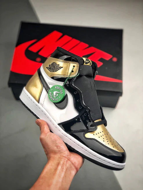 Tênis Nike Air Jordan 1 High "Gold Toe" - Rei da Pelada