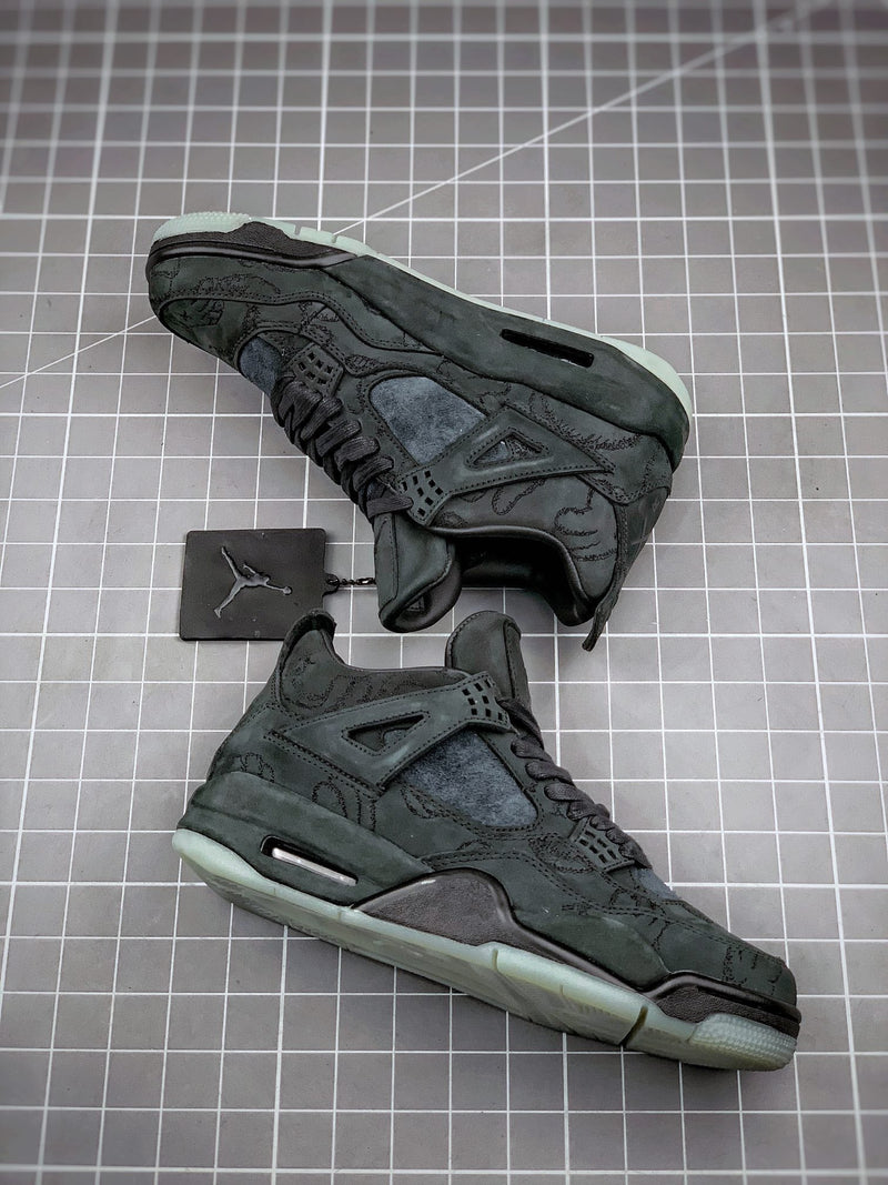 Tênis Nike Air Jordan 4 Retro Kaws Black - Rei da Pelada