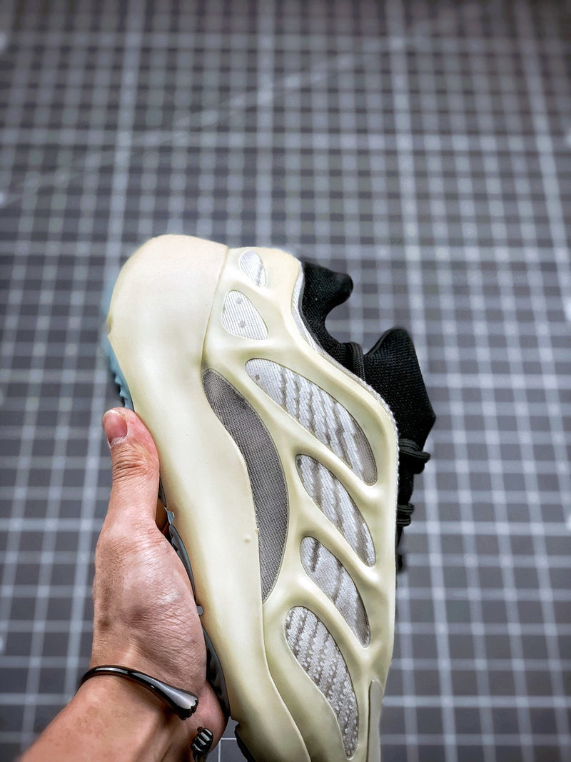 Tênis Adidas Yeezy Boost 700 V3 Azael - Rei da Pelada