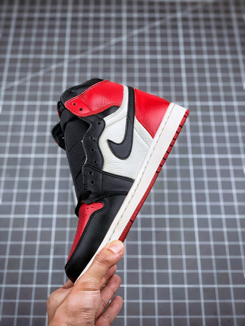 Tênis Nike Air Jordan 1 High Retro 'Bred Toe' - Rei da Pelada