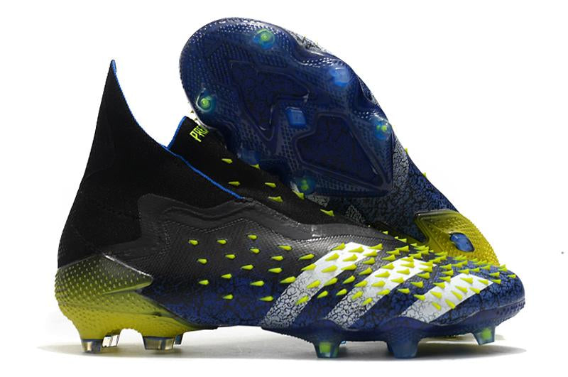 Chuteira adidas Predator Freak+ Campo