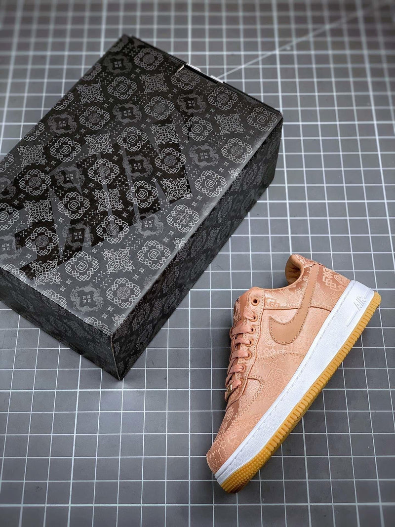 Tênis Nike Air Force 1 Low "CLOT Rose Gold Silk" - Rei da Pelada