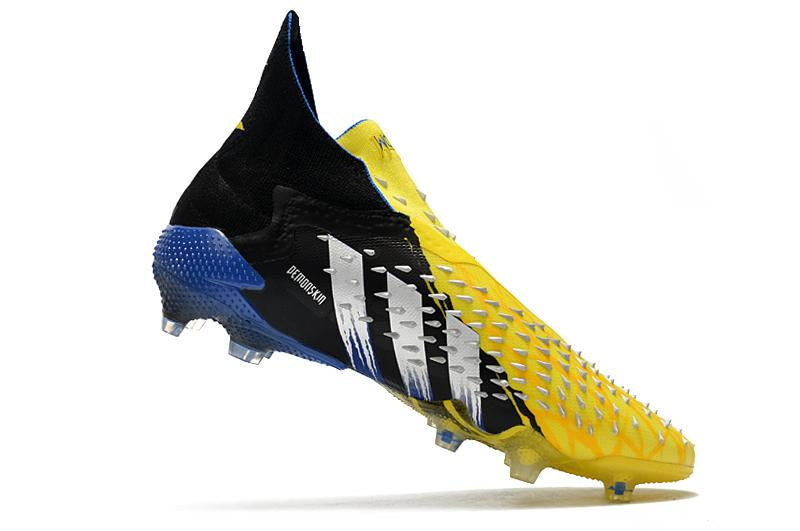 Chuteira adidas Predator Freak+ Campo