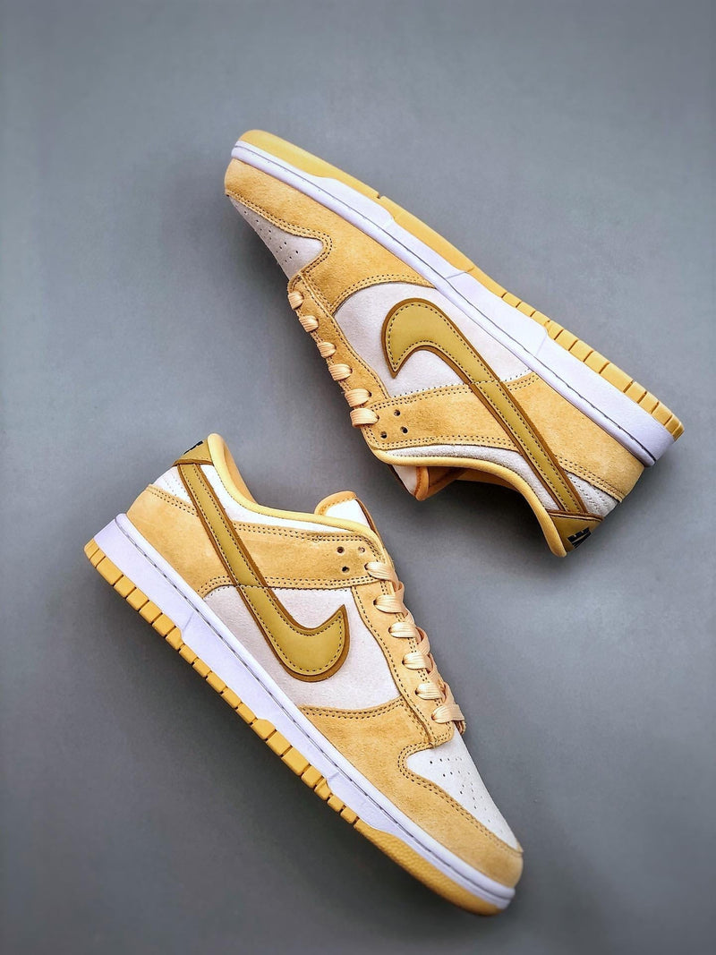 Tênis Nike SB Dunk Low "Gold Suede" - Rei da Pelada