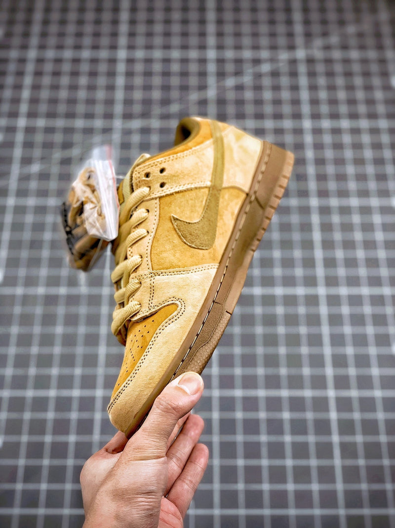 Tênis Nike SB Dunk Low "Wheat" - Rei da Pelada