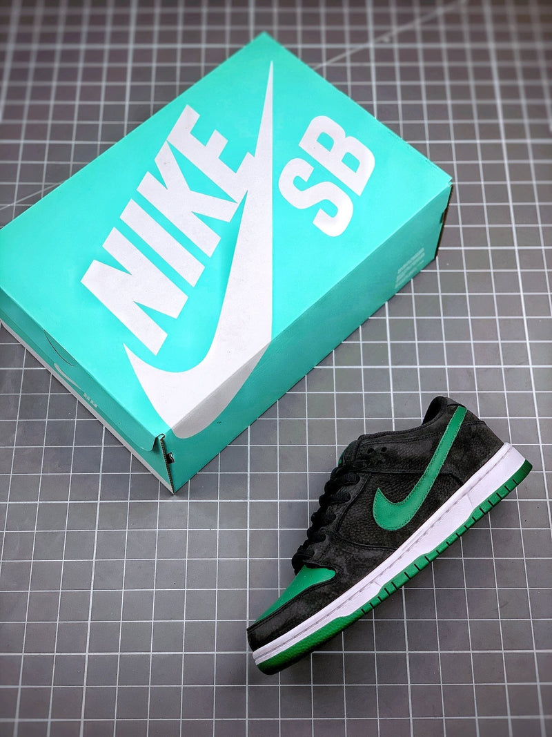 Tênis Nike SB Dunk Low "Black Pine Green" - Rei da Pelada