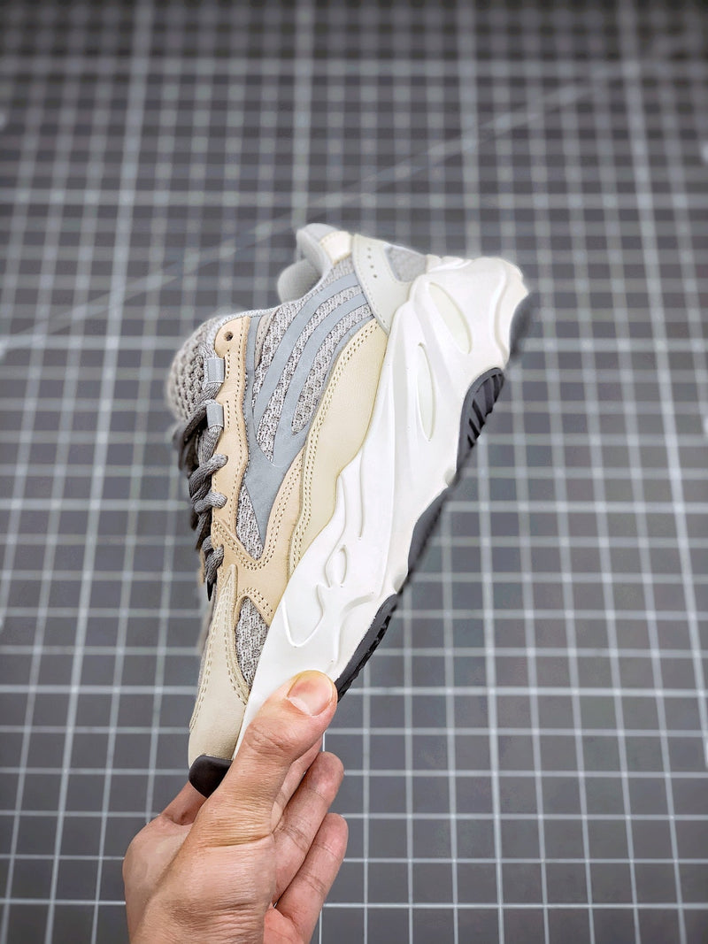 Tênis Adidas Yeezy Boost 700 V2 Cream - Rei da Pelada