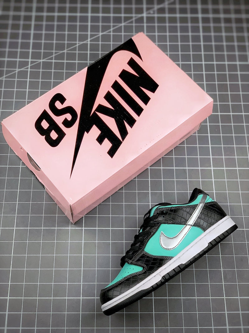 Tênis Nike SB Dunk Low x Tiffany 'Diamond Supply' - Rei da Pelada