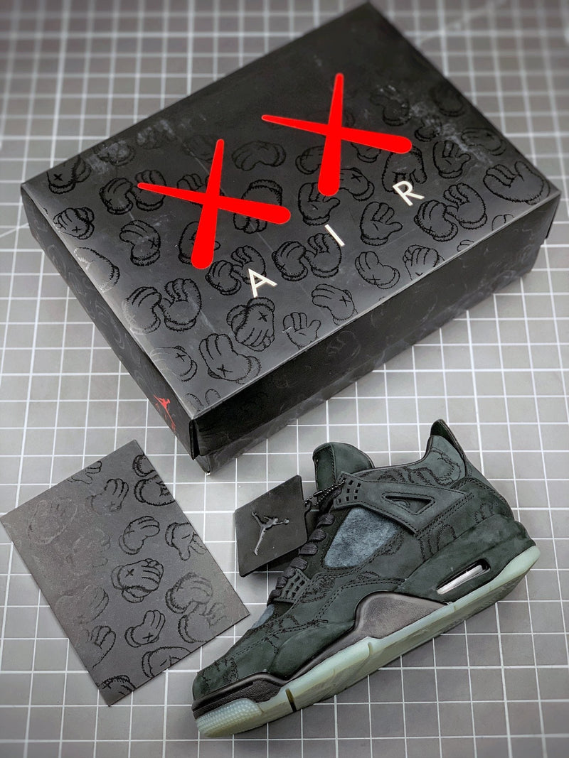 Tênis Nike Air Jordan 4 Retro Kaws Black - Rei da Pelada