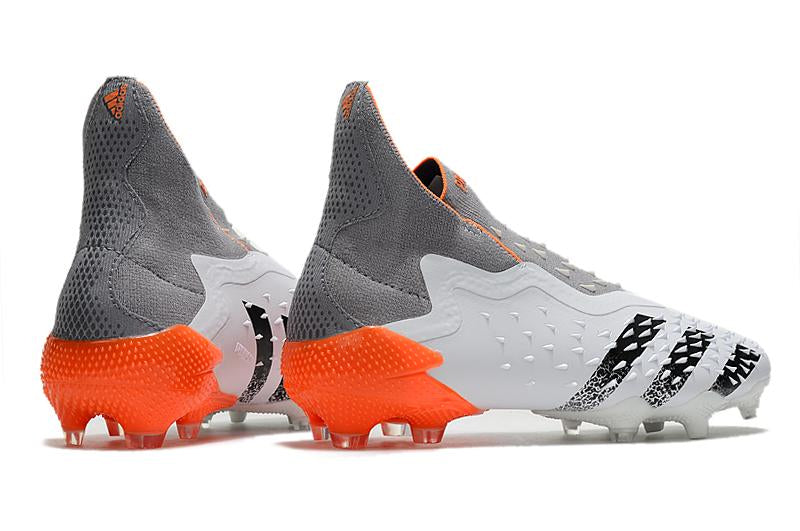 Chuteira adidas Predator Freak+ Campo