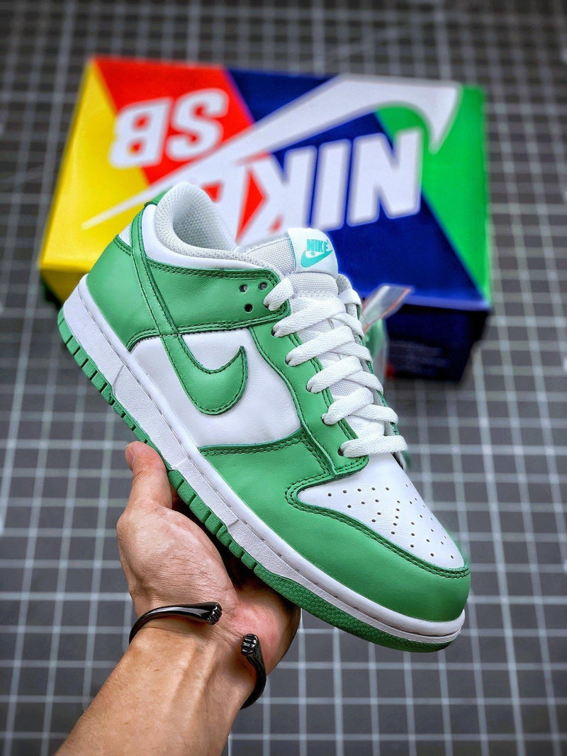 Tênis Nike SB Dunk Low "Green Tender Powder" - Rei da Pelada