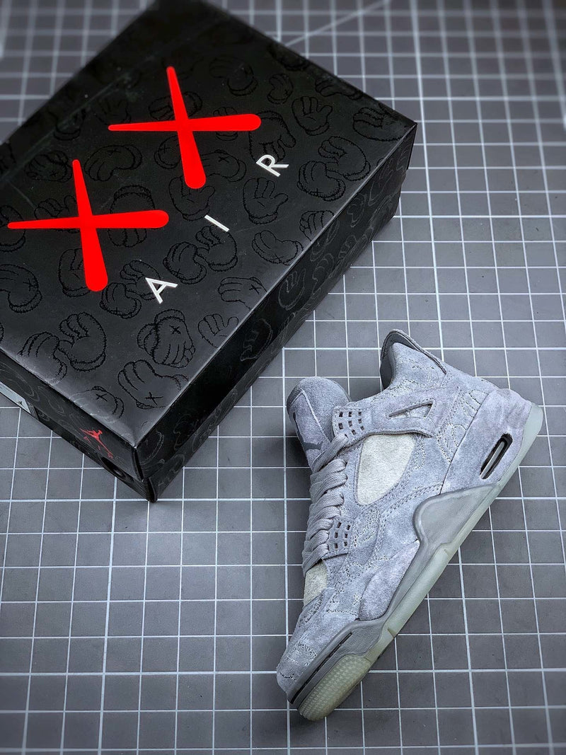 Tênis Nike Air Jordan 4 Retro Kaws - Rei da Pelada