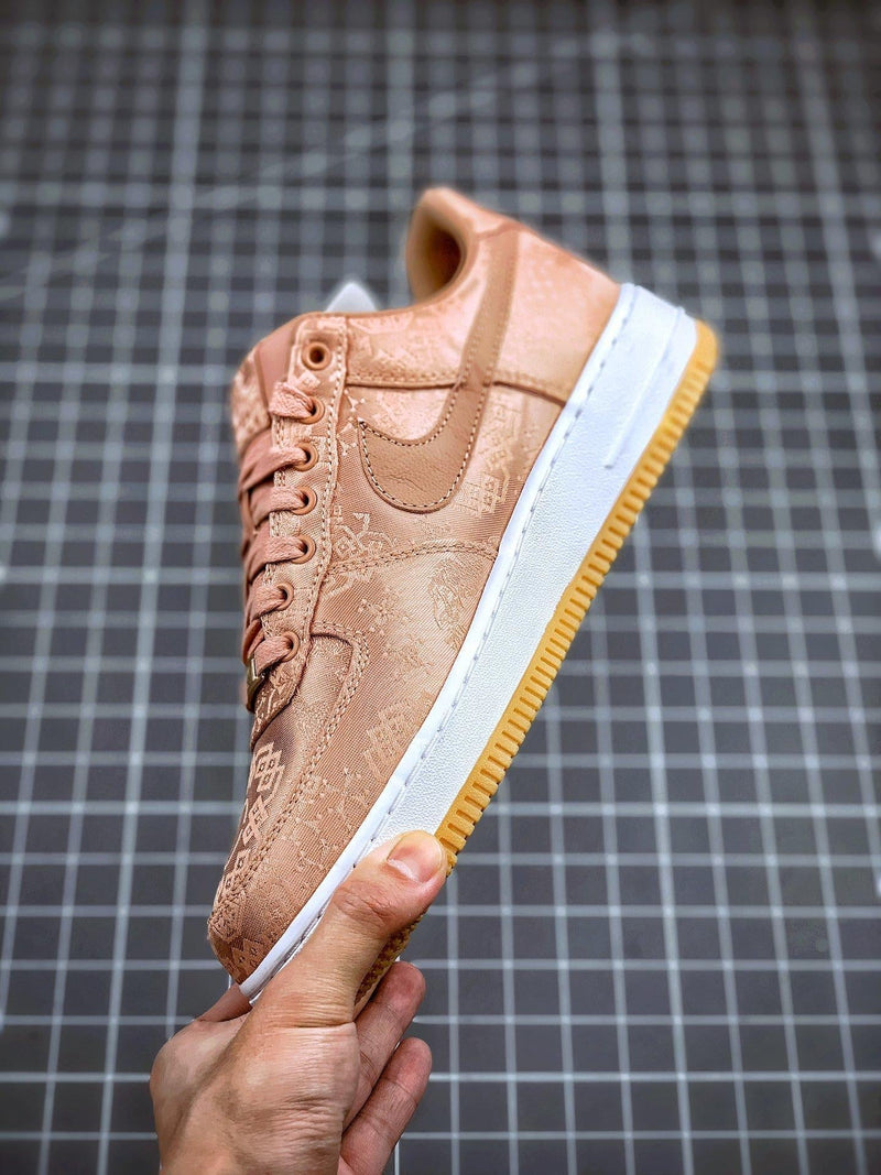 Tênis Nike Air Force 1 Low "CLOT Rose Gold Silk" - Rei da Pelada