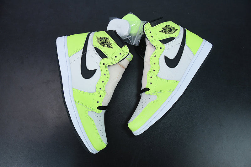 Tênis Nike Air Jordan 1 High "Volt" - Rei da Pelada