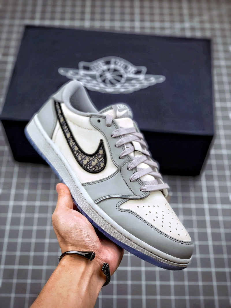 Tênis Nike Air Jordan 1 Low Retro Dior - Rei da Pelada