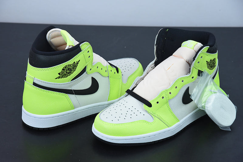 Tênis Nike Air Jordan 1 High "Volt" - Rei da Pelada