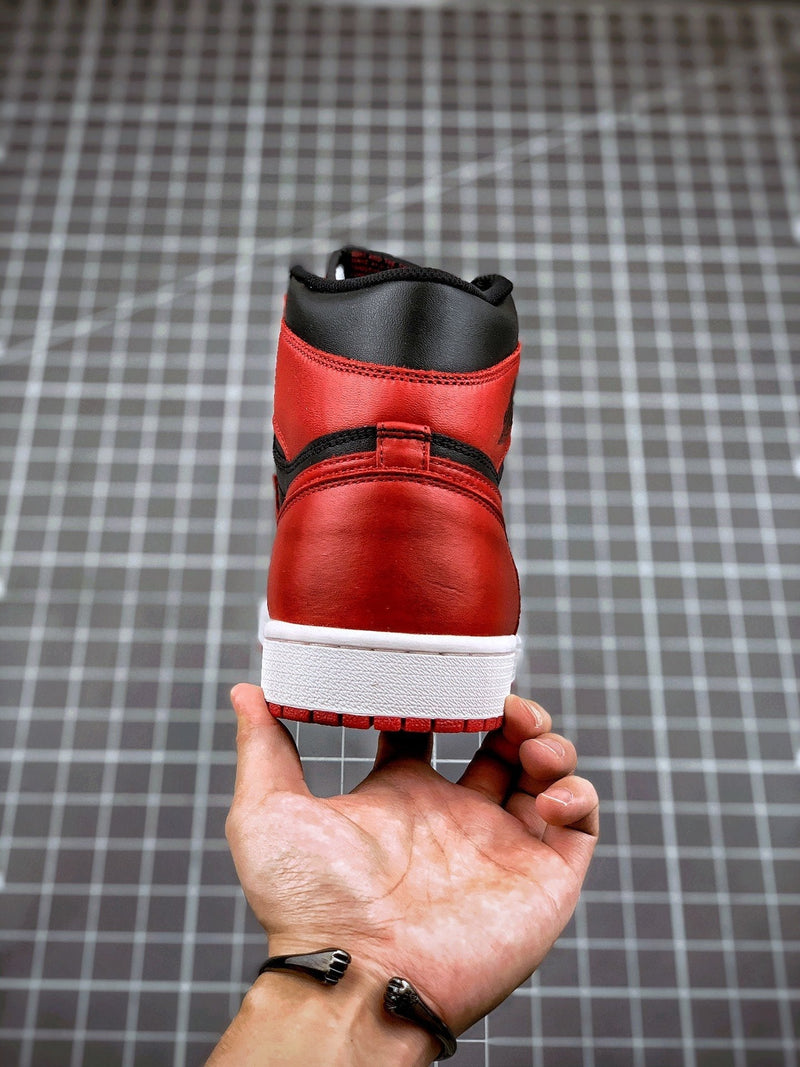 Tênis Nike Air Jordan 1 High 'Bred Banned' - Rei da Pelada