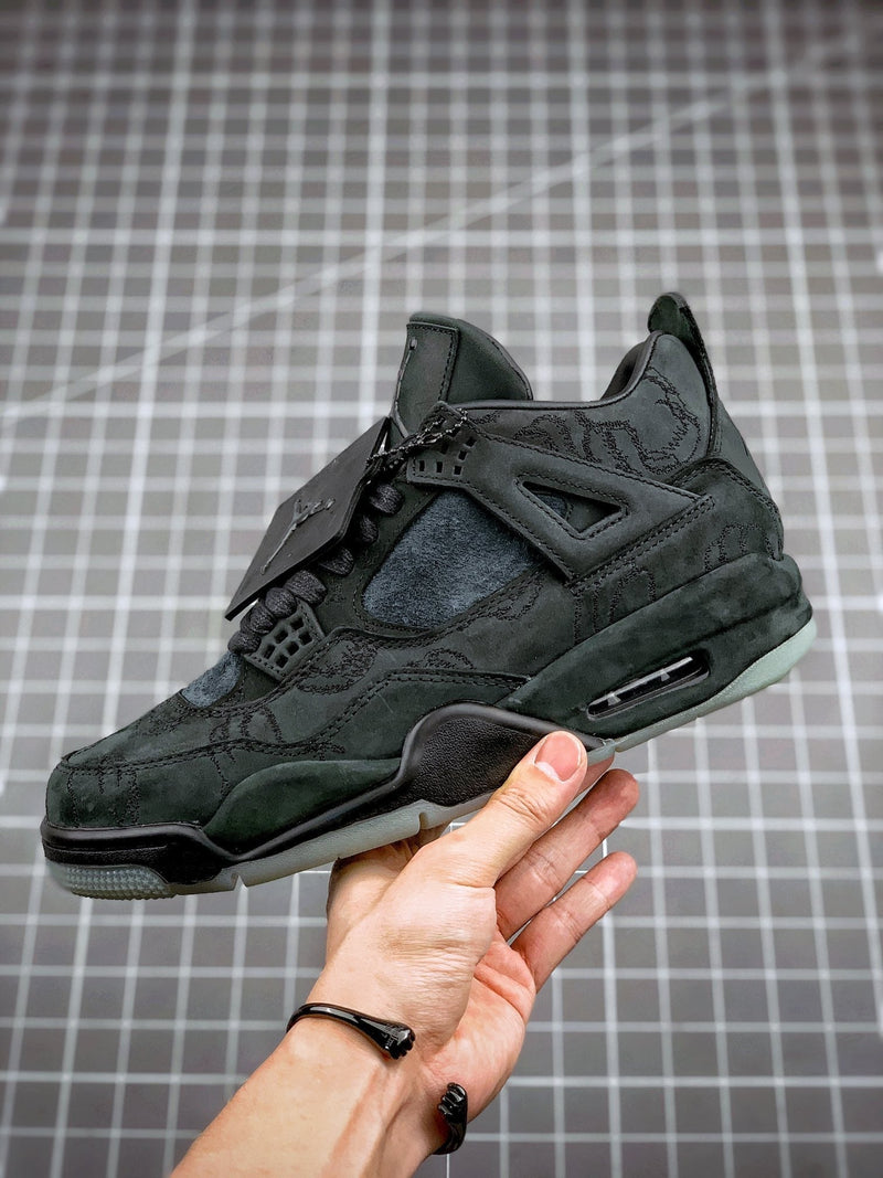 Tênis Nike Air Jordan 4 Retro Kaws Black - Rei da Pelada