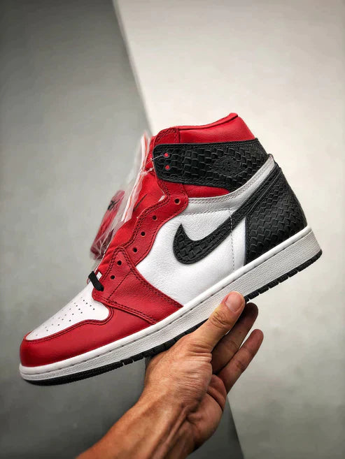 Tênis Nike Air Jordan 1 Retro High "Satin Red" - Rei da Pelada