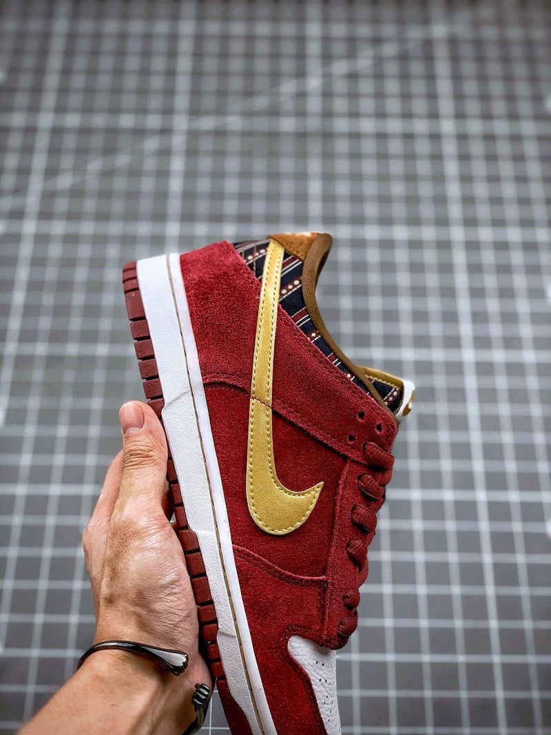 Tênis Nike SB Dunk Low "Anchorman" - Rei da Pelada