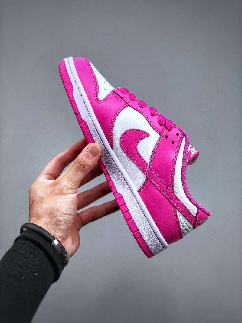 Tênis Nike SB Dunk Low "GS Active Fuchsia" - Rei da Pelada